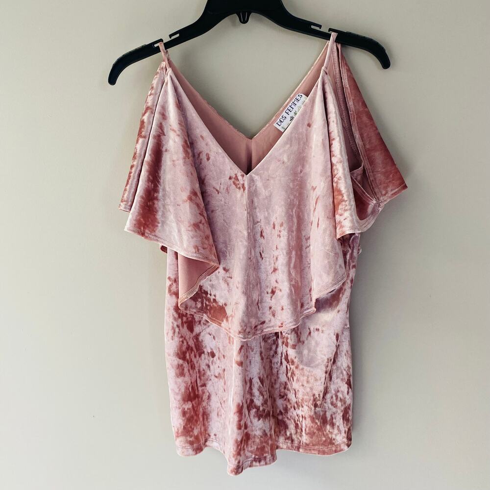 Dose Femmes pink crushed velvet cold shoulder top (Size: S/M)
